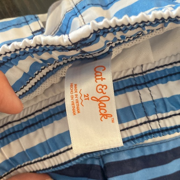 Cat and jack bathingsuit- 2t - very good barely used - Picture 2 of 2